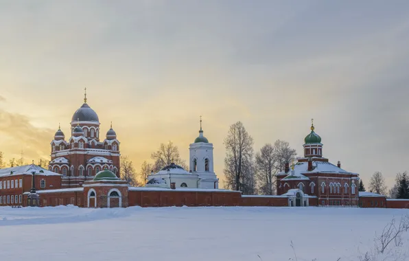 Зима, снег, монастырь
