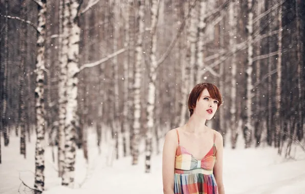 Девушка, снег, платье, рыжеволосая, деревья. лес