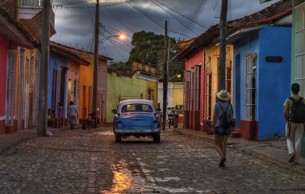 Картинка облака, люди, улица, дома, сзади, автомобиль, сумерки, Куба