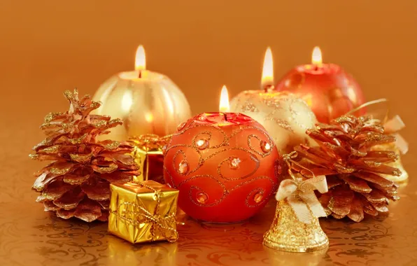 Картинка праздник, свечи, Новый Год, Рождество, декорации, шишки, золотые, свечки