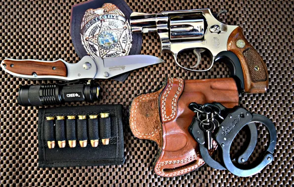 Картинка оружие, значок, нож, фонарик, наручники, colt