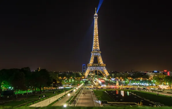 Картинка пейзаж, ночь, башня, париж, луч, Paris, прожектор, Eiffel Tower