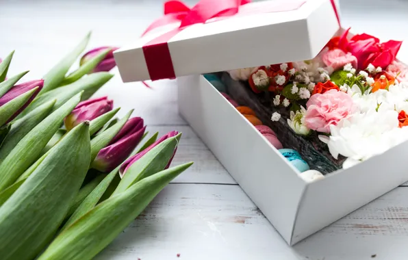 Картинка коробка, розы, печенье, тюльпаны, Хризантемы, Полевые цветы