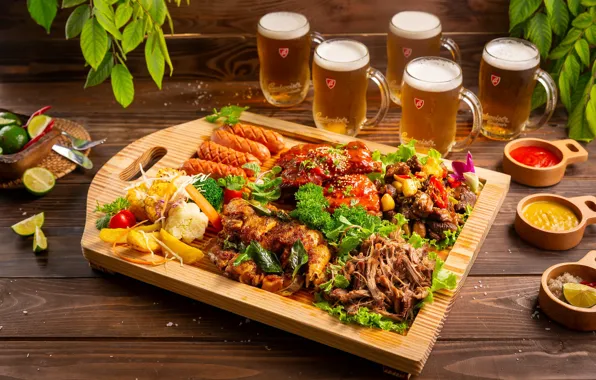 Сосиски, пиво, мясо, овощи, соус, картофель, ассорти