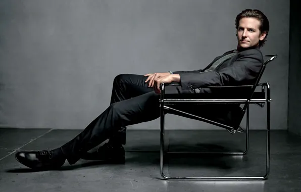 Картинка стул, костюм, актер, мужчина, Брэдли Купер, Bradley Cooper
