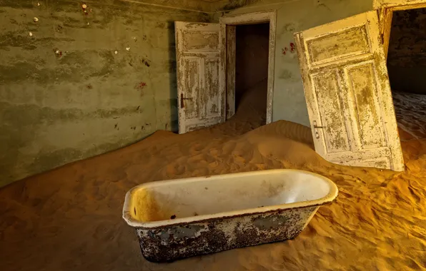 Песок, двери, ванна