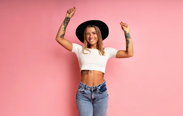 Картинка girl, hat, woman, young, tattoo, jeans, look, tank top