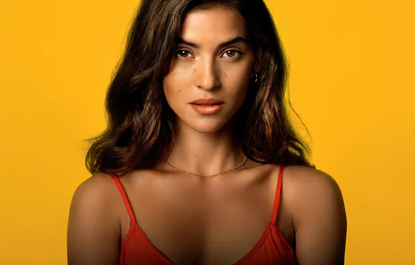 Portrait, Adria Arjona, Puerto Rican actress, Yellow background