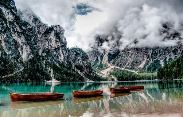 Картинка облака, горы, озеро, лодки, Италия, Italy, Доломитовые Альпы, Южный Тироль