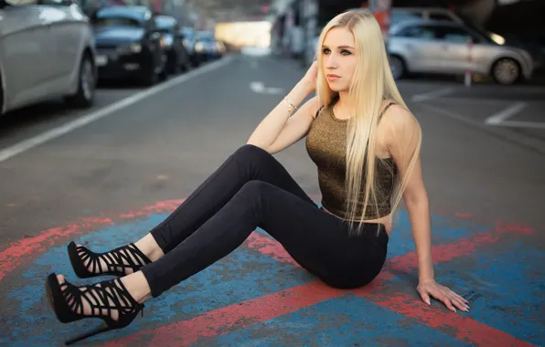 Девушка, улица, Lavinia