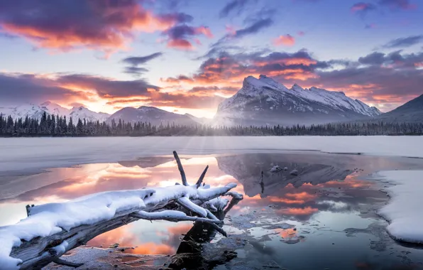 Картинка зима, солнце, лучи, снег, пейзаж, горы, природа, озеро