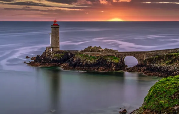 Море, закат, Франция, маяк, France, Brittany, Плузане, Маяк Пети Мину