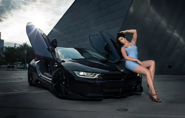 Взгляд, Девушки, BMW, красивая девушка, черный авто, красивое платье, позирует на капоте