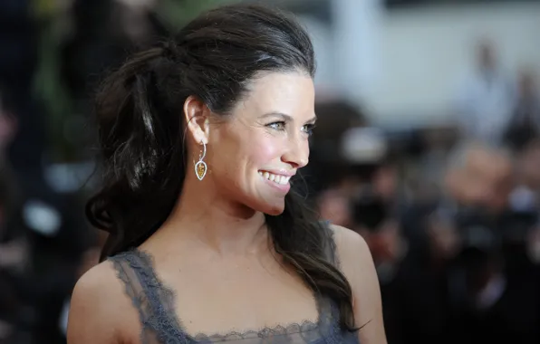 Взгляд, поза, улыбка, актриса, брюнетка, профиль, Evangeline Lilly, серьга