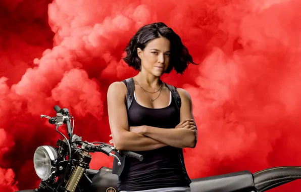 Машина, девушка, улыбка, красный дым, Форсаж 9, Fast & Furious 9
