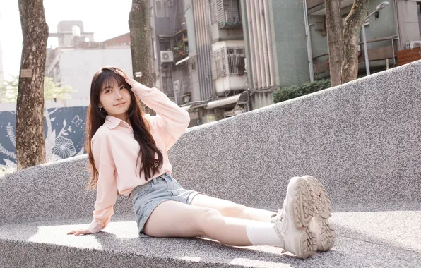 Картинка shorts, woman, beautiful, model, sweet, asian, adorable, sneakers
