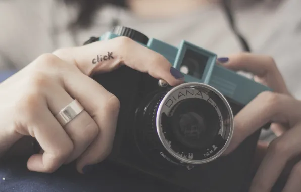 Камера, фотоаппарат, объектив, пальцы
