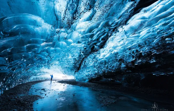 Картинка человек, лёд, пещера, photographer, Kenji Yamamura