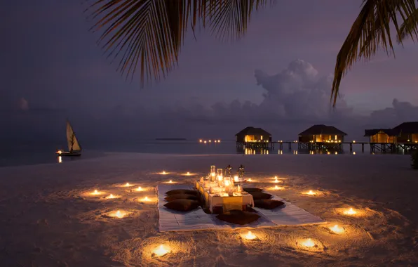 Картинка пляж, океан, романтика, лодка, вечер, свечи, ужин, бунгала
