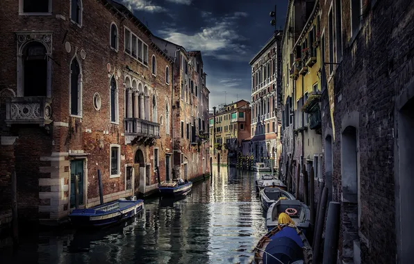 Город, стены, здания, лодки, Италия, Венеция, канал, архитектура