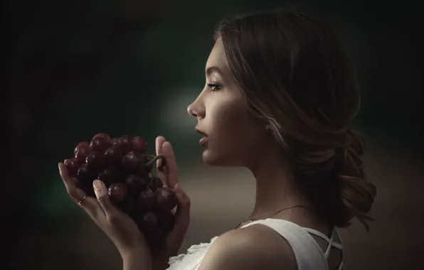 Девушка, лицо, фон, портрет, руки, виноград, гроздь, профиль