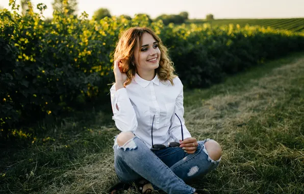 Картинка ripped, girl, shirt, model, long-haired, young, jeans, beautiful