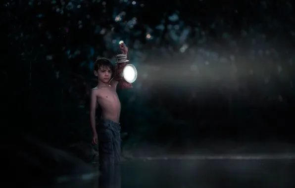 Картинка мальчик, фонарь, в воде