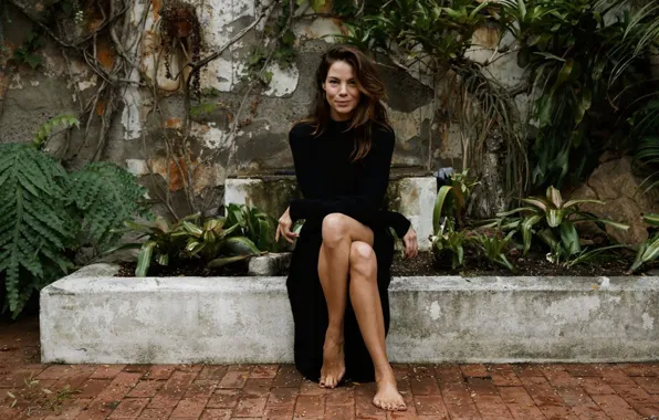 Улыбка, босиком, платье, актриса, брюнетка, ножки, красивая, Michelle Monaghan