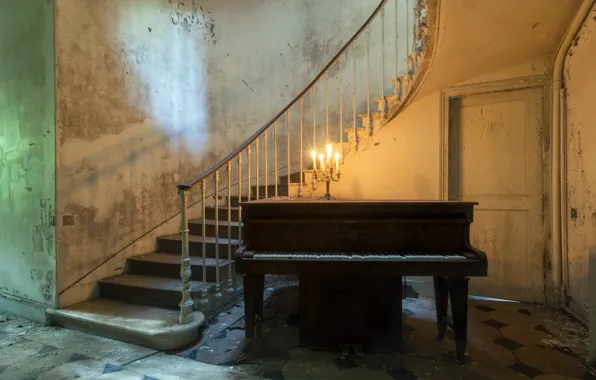 Музыка, лестница, пианино