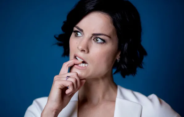 Поза, актриса, Jaimie Alexander