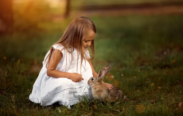 Картинка трава, природа, животное, заяц, платье, девочка, ребёнок