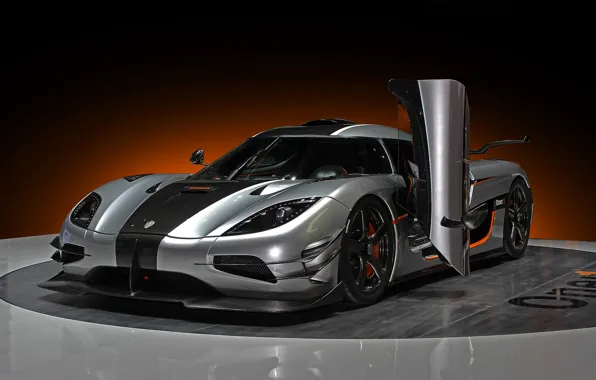 Суперкар, Koenigsegg One1, автоподиум