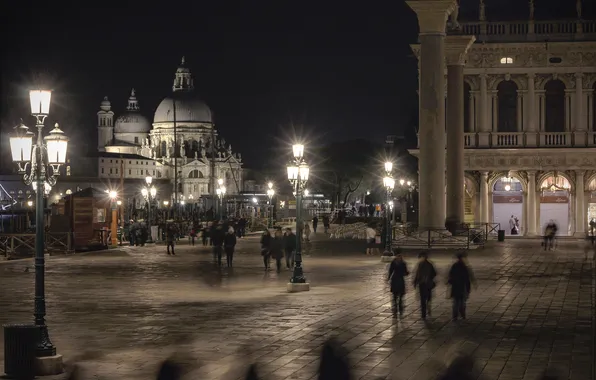 Картинка ночь, огни, Италия, Венеция, колонны, пьяцетта
