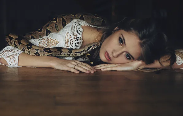Девушка, поза, змея, лежит, Camille Rochette, Anastasia Vervueren, Coexistence