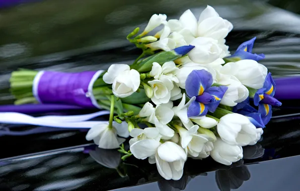 Картинка цветы, букет, фиолетовые, крокусы, тюльпаны, белые, ирис