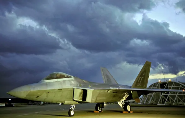 Ангар, аэродром, F-22, Raptor, Lockheed/Boeing, многоцелевой истребитель, пятого поколения