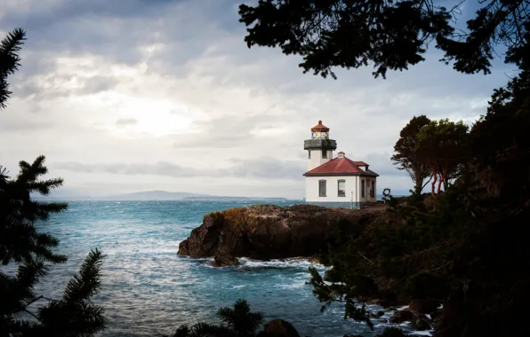 Sea, sunlight, Lime Kiln Lighthouse
