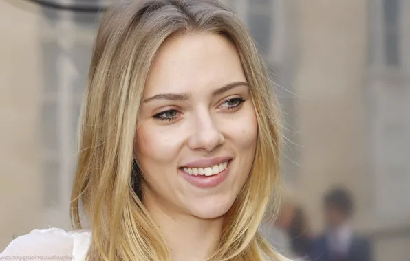 Картинка взгляд, лицо, поза, улыбка, портрет, макияж, актриса, Scarlett Johansson