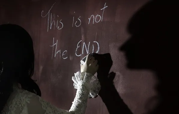 Картинка девушка, надпись, доска, THE END