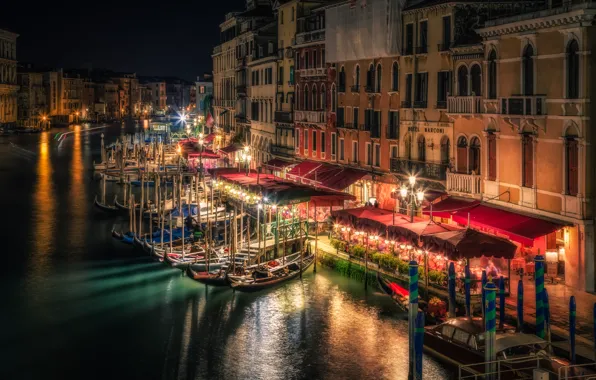 Картинка ночь, огни, дома, лодки, фонари, Италия, Венеция, канал