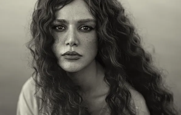 Портрет, чёрно-белое, кудрявая, Samira Hesami