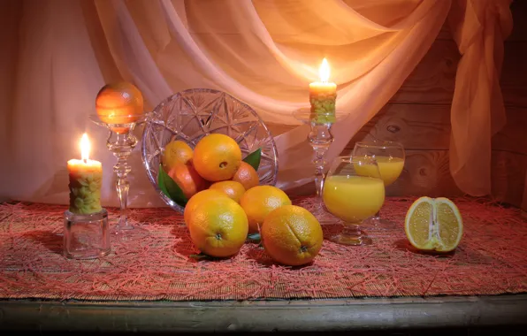Стол, огонь, апельсины, свечи, бокалы, сок, фрукты, натюрморт