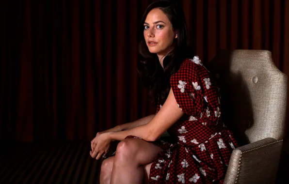 Взгляд, поза, макияж, актриса, hair, Кая Скоделарио, Kaya Scodelario, фон темный