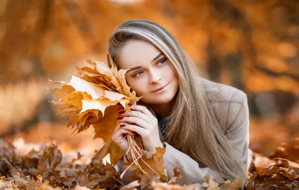 Осень, листья, девушка, улыбка, лежит, Полина, Maksim Romanov