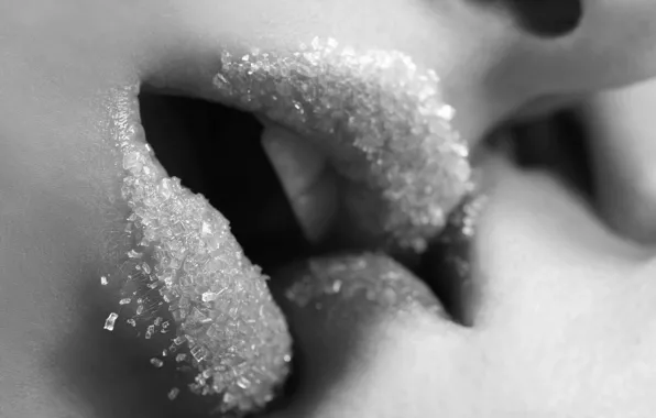 Поцелуй, губы, сахар, чёрно - белое
