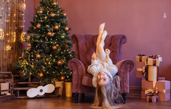 Картинка lights, girl, Christmas, Model, long hair, legs, photo, blue eyes