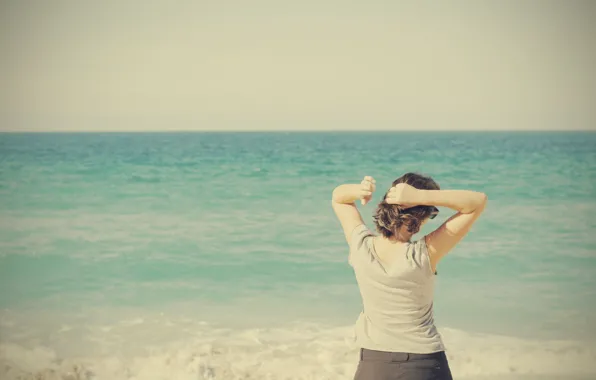 Sea, woman, horizon