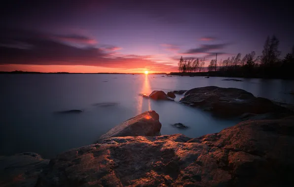 Картинка вода, солнце, закат, камни, вечер, Финляндия