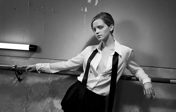 Картинка black&white, Emma Watson, monochrome, look, pose, actress, tomboy