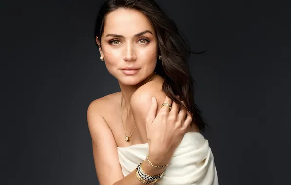 Взгляд, девушка, украшения, лицо, брюнетка, красотка, цепочка, Louis Vuitton